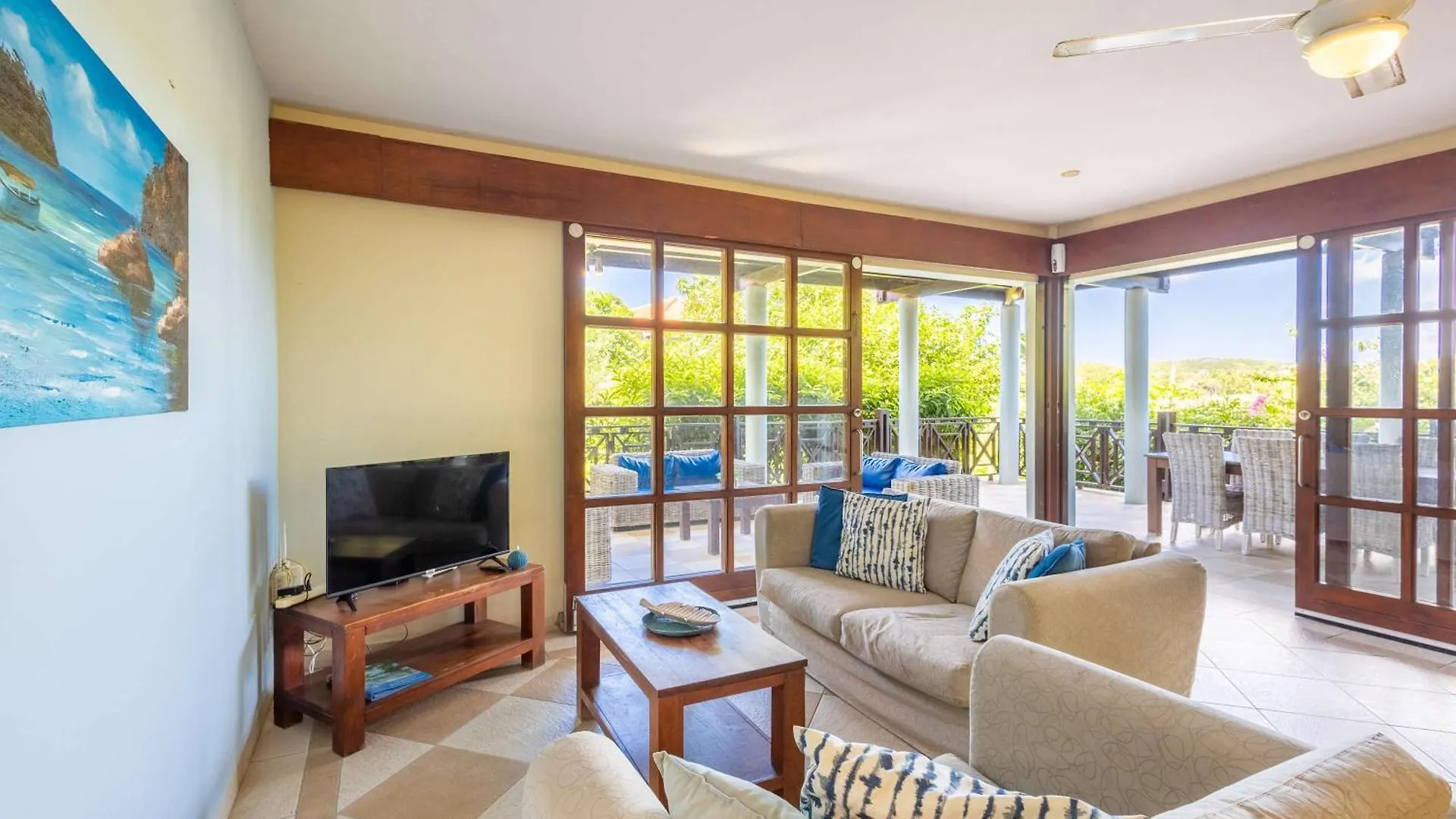Blue Bay Hideaway - Just Steps From The Beach